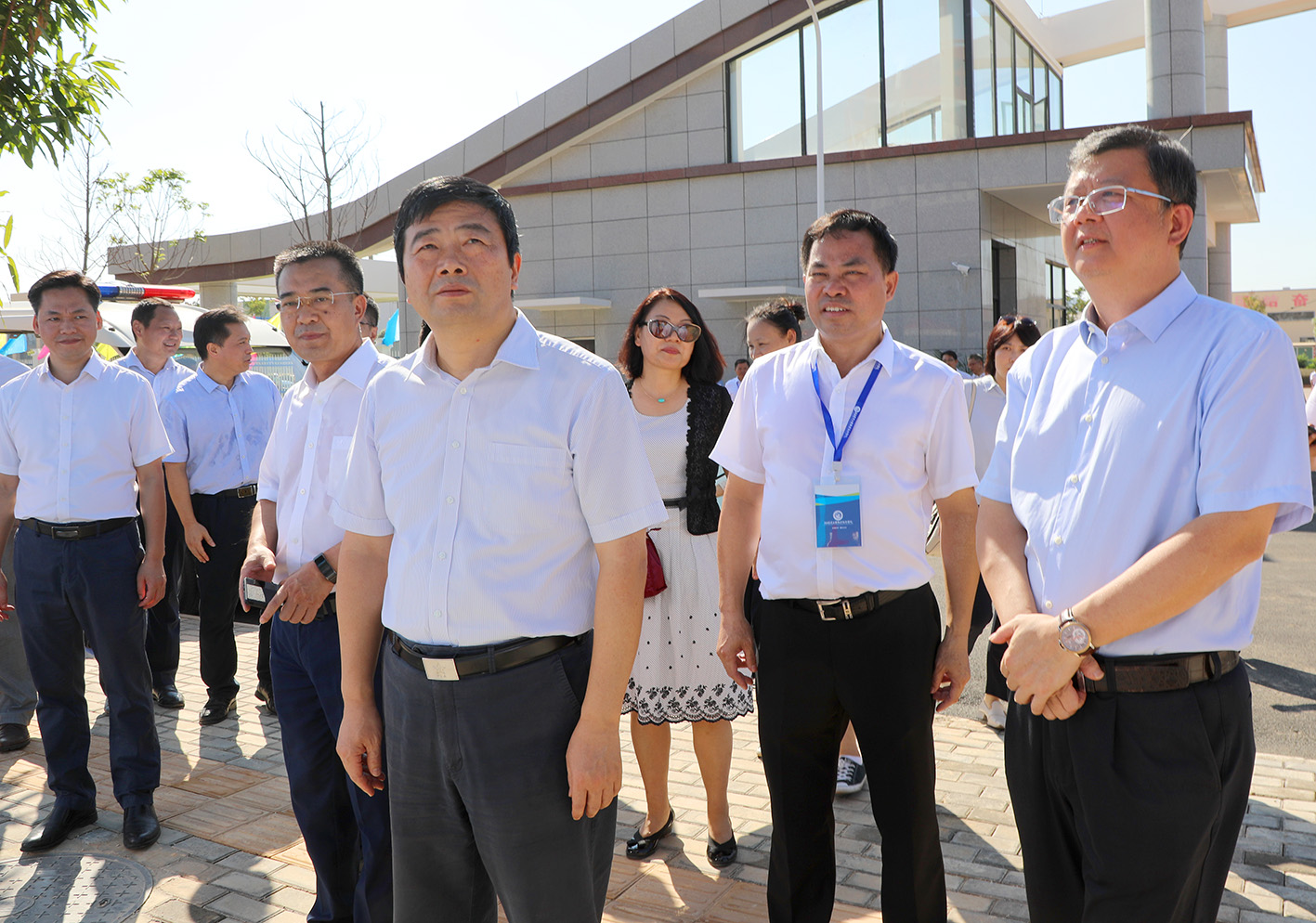 方明春、李宏庆等领导参观学院.jpg